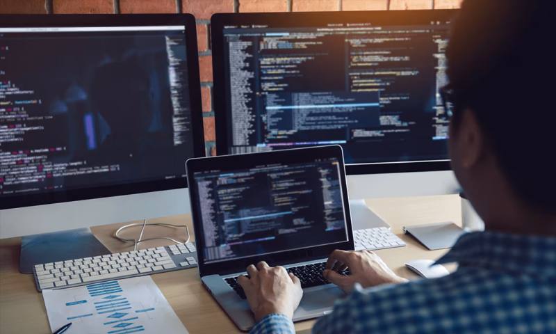 数据科学选型：R与Python如何赋能连江县网站建设？